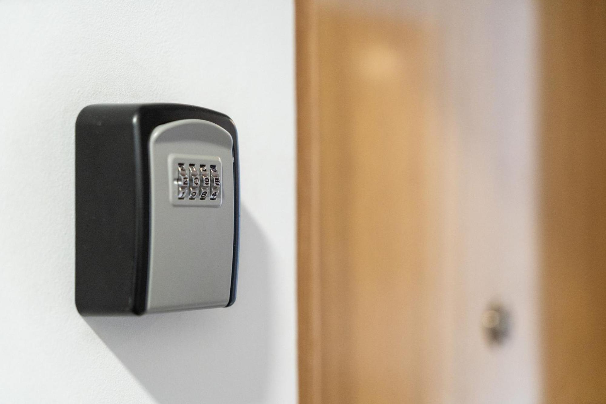Madriver Apartamentos Reformados Con Parking Gratuito Exterior photo