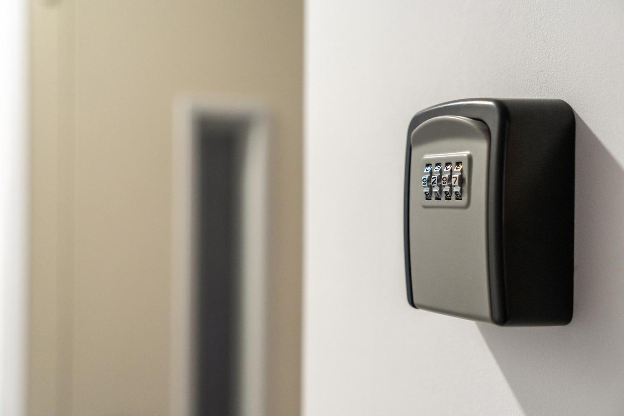 Madriver Apartamentos Reformados Con Parking Gratuito Exterior photo